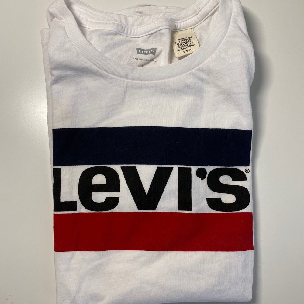 White Levi’s sportswear logo graphic tee shirt